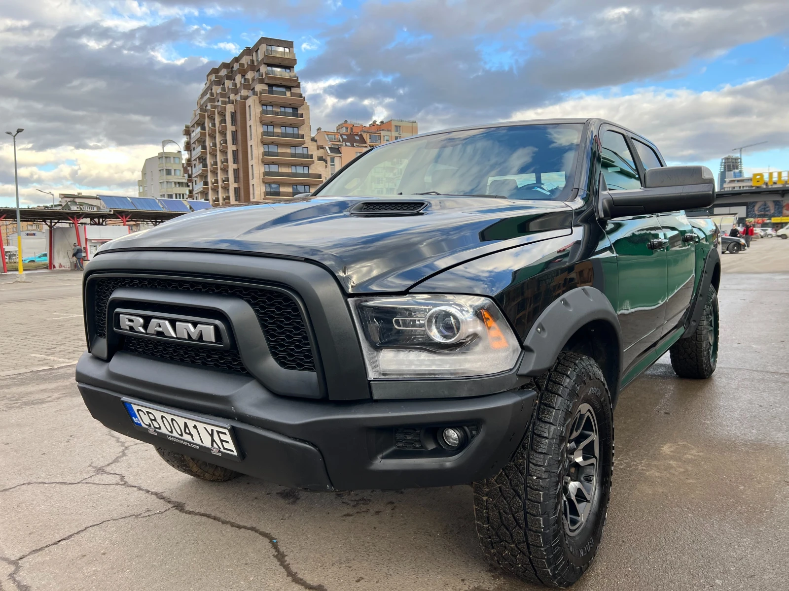 Dodge RAM 1500 REBEL 4X4 5.7 HEMI ВЪЗДУШНО ОКАЧВАНЕ ПЕФЕКТЕН - изображение 4