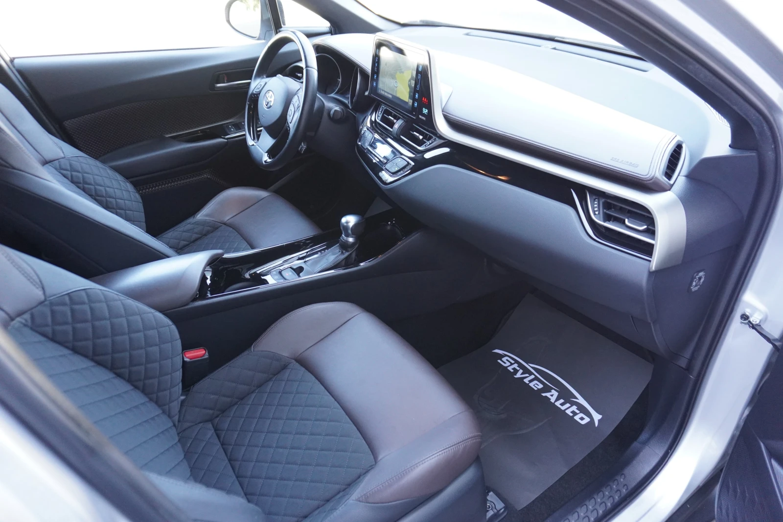 Toyota C-HR Hybrid Exclusive, Blind Spot, Dynamic LED, FULL - изображение 10
