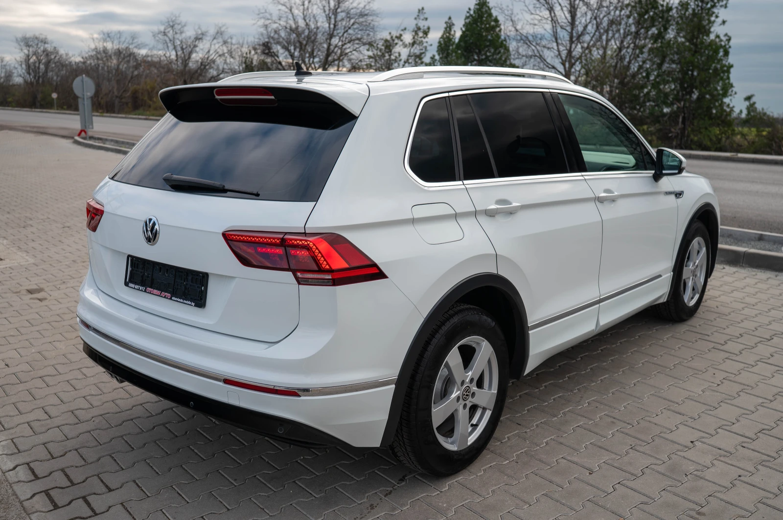 VW Tiguan 2.0* TDI* R-LINE*  - изображение 7