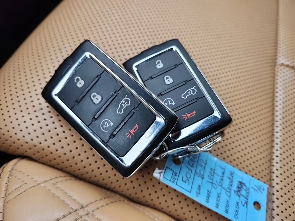 Jeep Grand cherokee * SUMMIT RESERVE * CARFAX *  - изображение 8