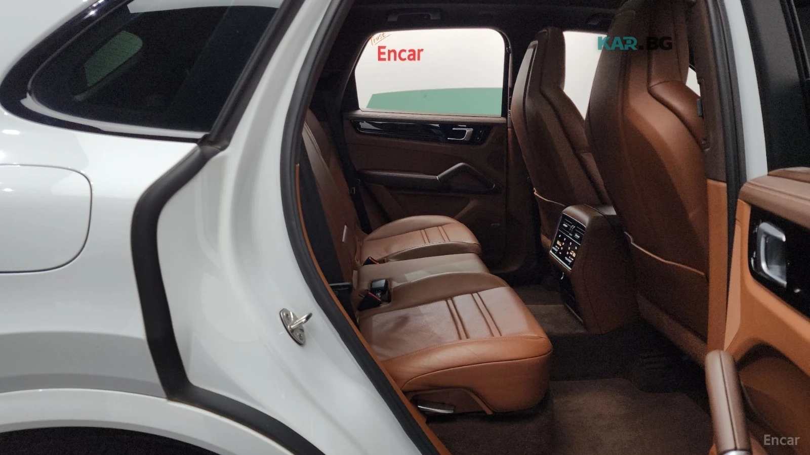 Porsche Cayenne * 3.0E-Hybrid* ПОДГРЕВ* ОБДУХВАНЕ* 360* ПАНОРАМА* , снимка 11 - Автомобили и джипове - 54914467