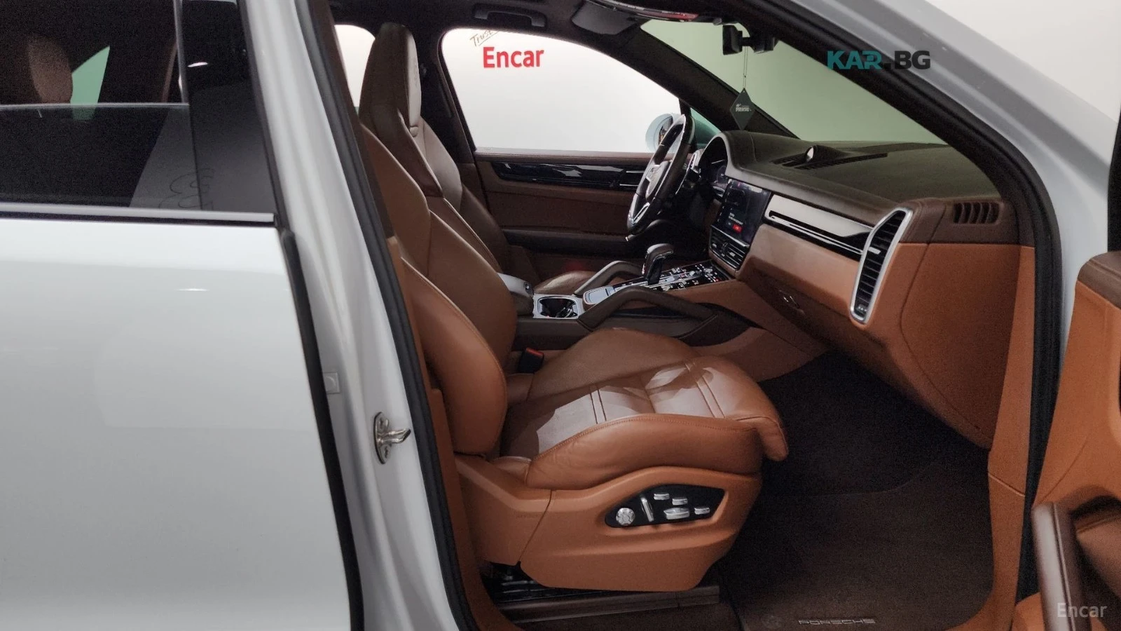 Porsche Cayenne * 3.0E-Hybrid* ПОДГРЕВ* ОБДУХВАНЕ* 360* ПАНОРАМА* , снимка 16 - Автомобили и джипове - 54914467