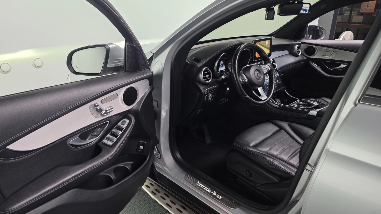Mercedes-Benz GLC 220 2.1 4MATIC, снимка 9 - Автомобили и джипове - 55485523