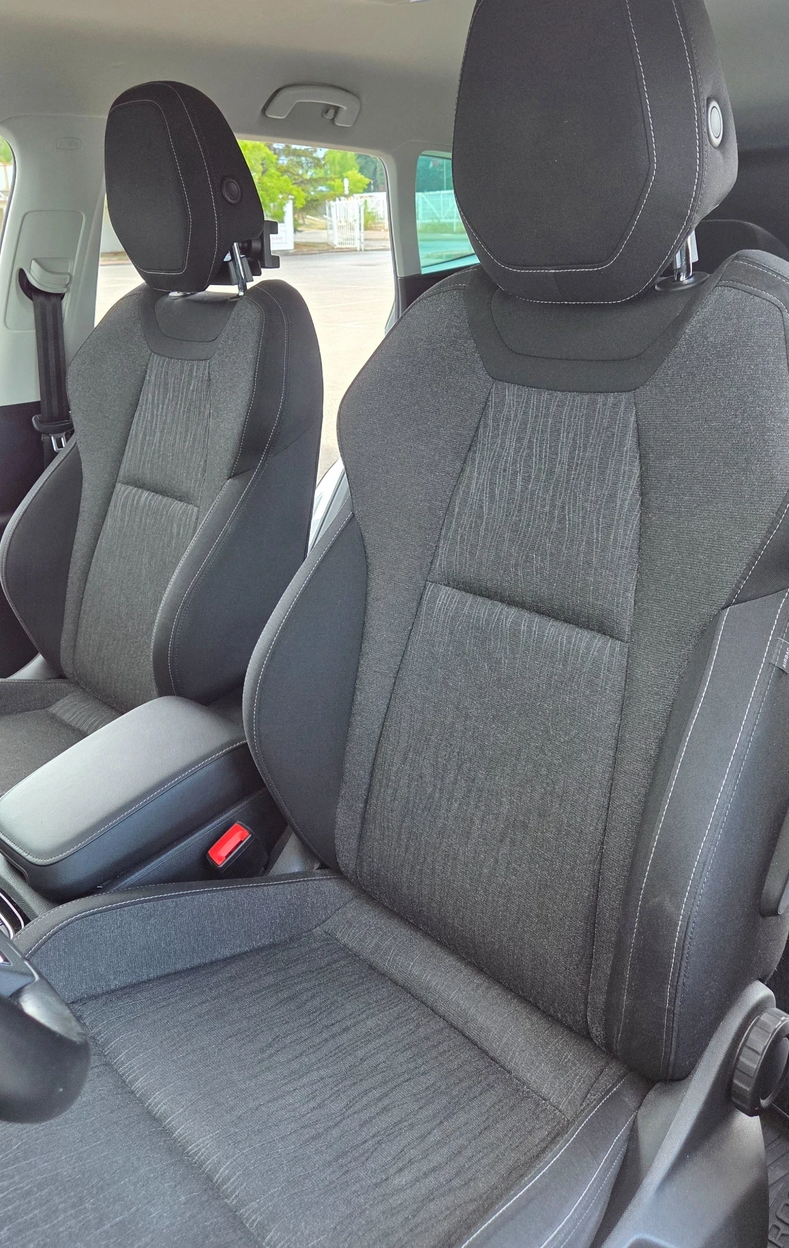 Skoda Karoq Edition, снимка 10 - Автомобили и джипове - 55948873
