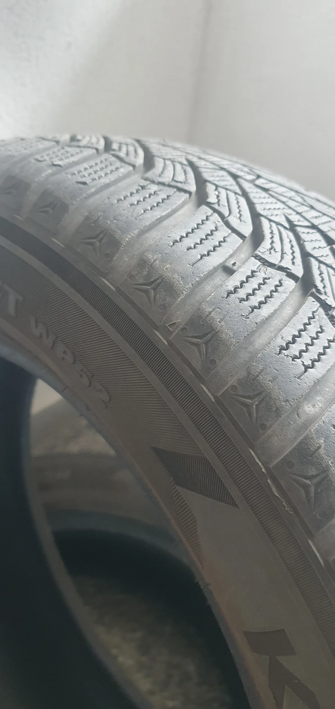 Гуми Зимни 205/60R16