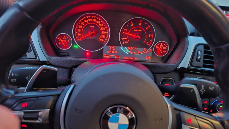 BMW 330 xd  M-Performance, снимка 11 - Автомобили и джипове - 48488847