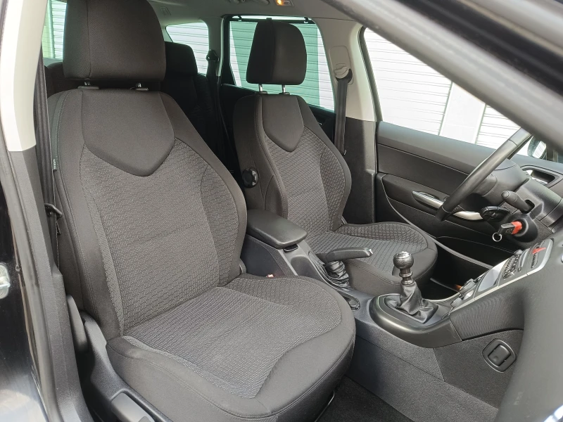 Peugeot 308 SW 2.0HDI 140к.с. , снимка 11 - Автомобили и джипове - 53588853