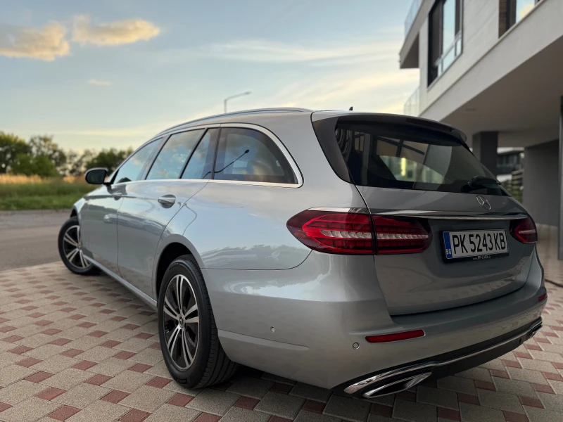Mercedes-Benz E 220 4MATIC* 9G* Avangarde* MBUX* Camera, снимка 5 - Автомобили и джипове - 50833824