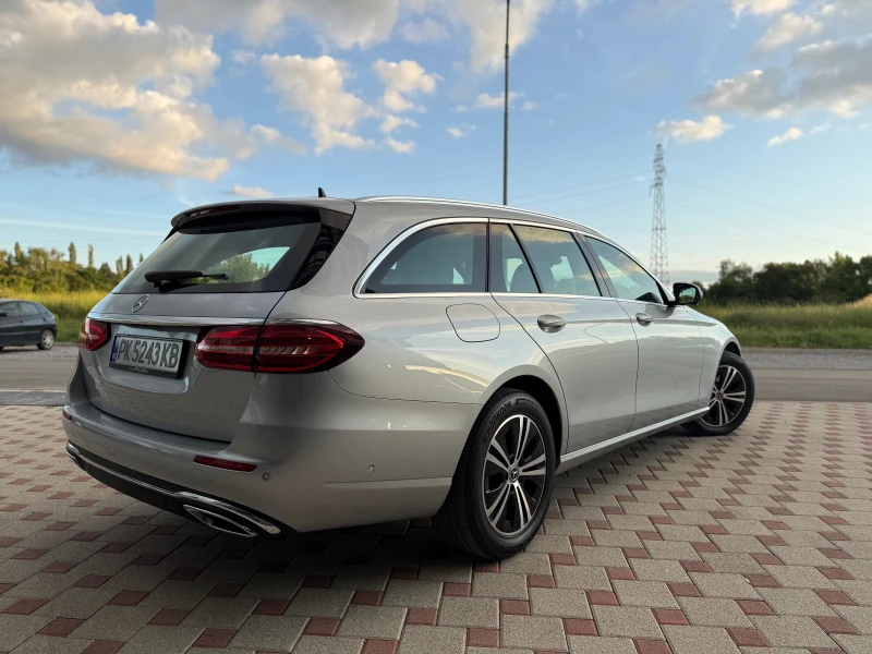 Mercedes-Benz E 220 4MATIC* 9G* Avangarde* MBUX* Camera, снимка 4 - Автомобили и джипове - 50833824