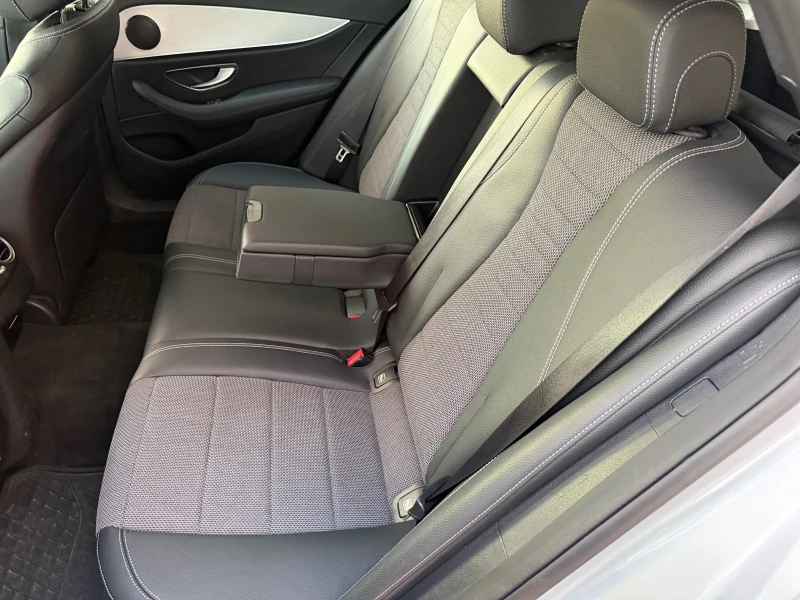 Mercedes-Benz E 220 4MATIC* 9G* Avangarde* MBUX* Camera, снимка 11 - Автомобили и джипове - 50833824