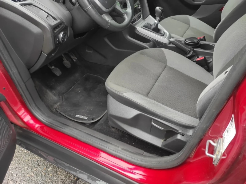 Ford Focus 1.6TDci, снимка 13 - Автомобили и джипове - 52594668