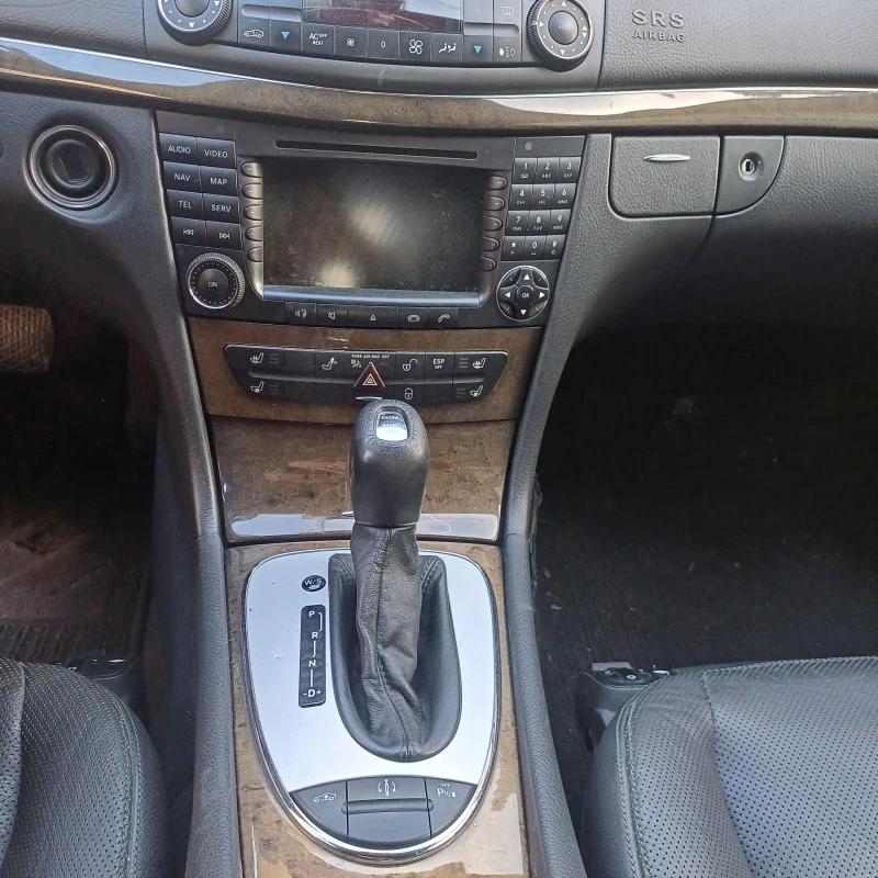 Mercedes-Benz E 500, снимка 13 - Автомобили и джипове - 52560878