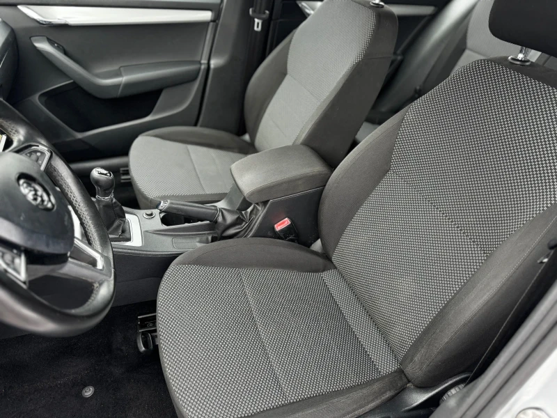 Skoda Octavia 1.6TDI 110kc сервизна история, снимка 12 - Автомобили и джипове - 52725042