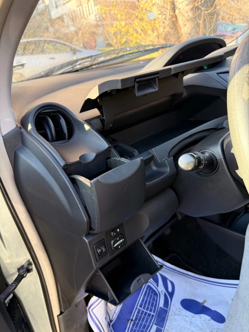 Toyota Yaris, снимка 14 - Автомобили и джипове - 52873640