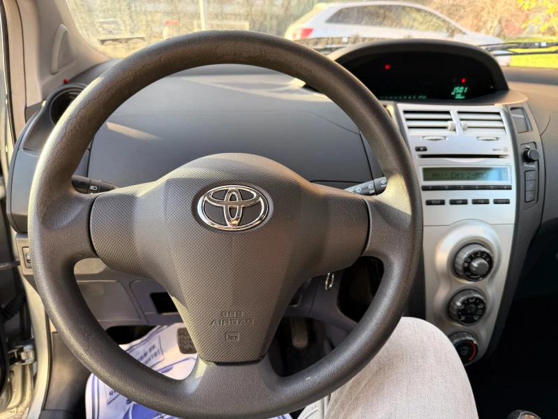 Toyota Yaris, снимка 13 - Автомобили и джипове - 52873640