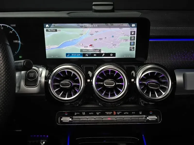 Mercedes-Benz EQB * Keyless* Ambient* Navi* Camera, снимка 8 - Автомобили и джипове - 55059394