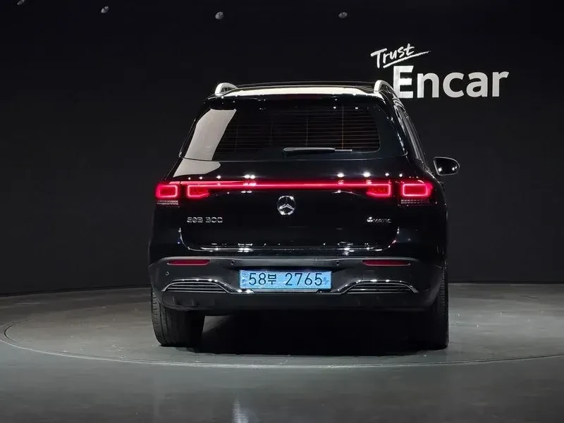 Mercedes-Benz EQB * Keyless* Ambient* Navi* Camera, снимка 4 - Автомобили и джипове - 55059394