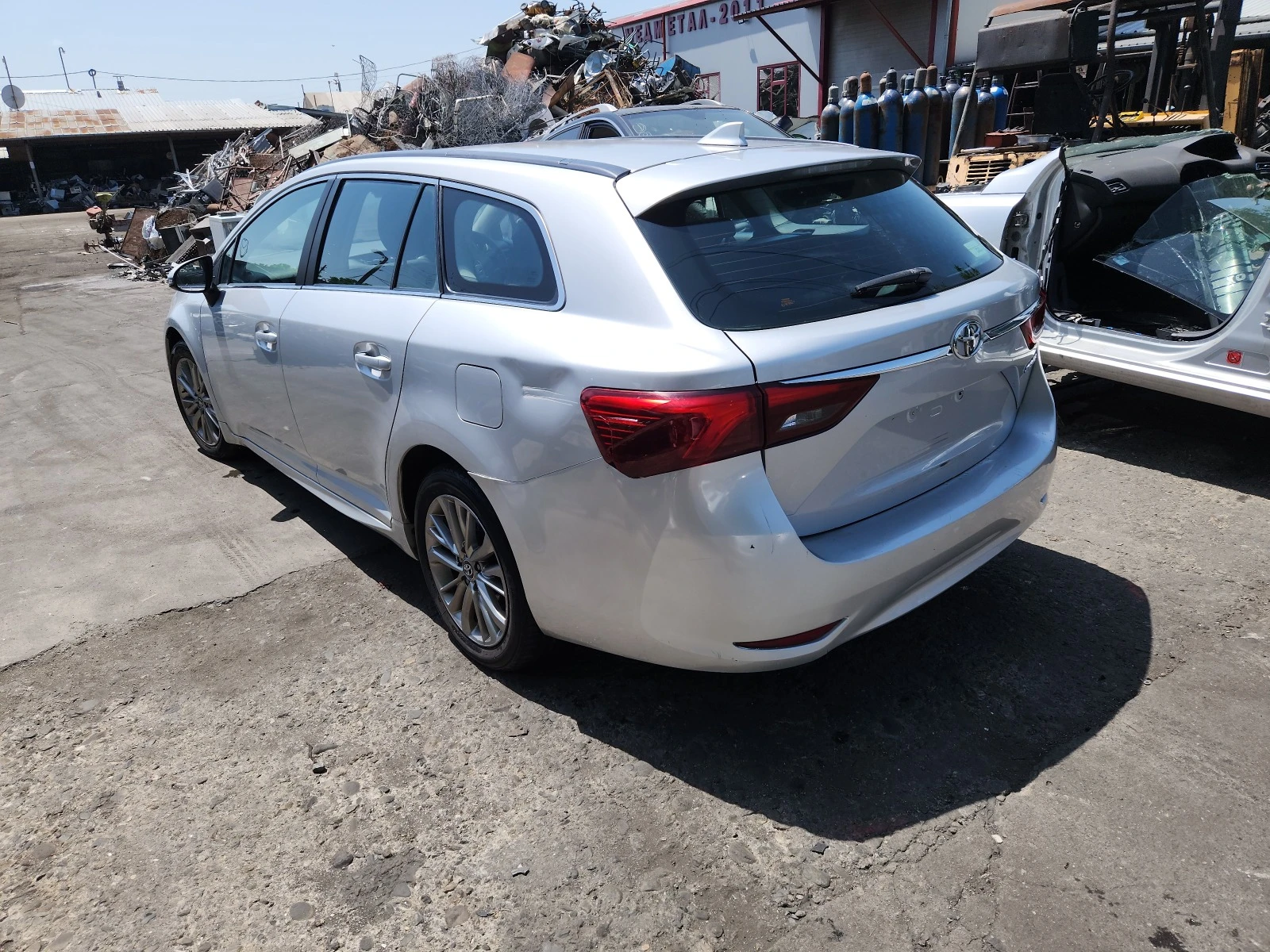 Toyota Avensis 1.6d4d 2.0d4d - изображение 4