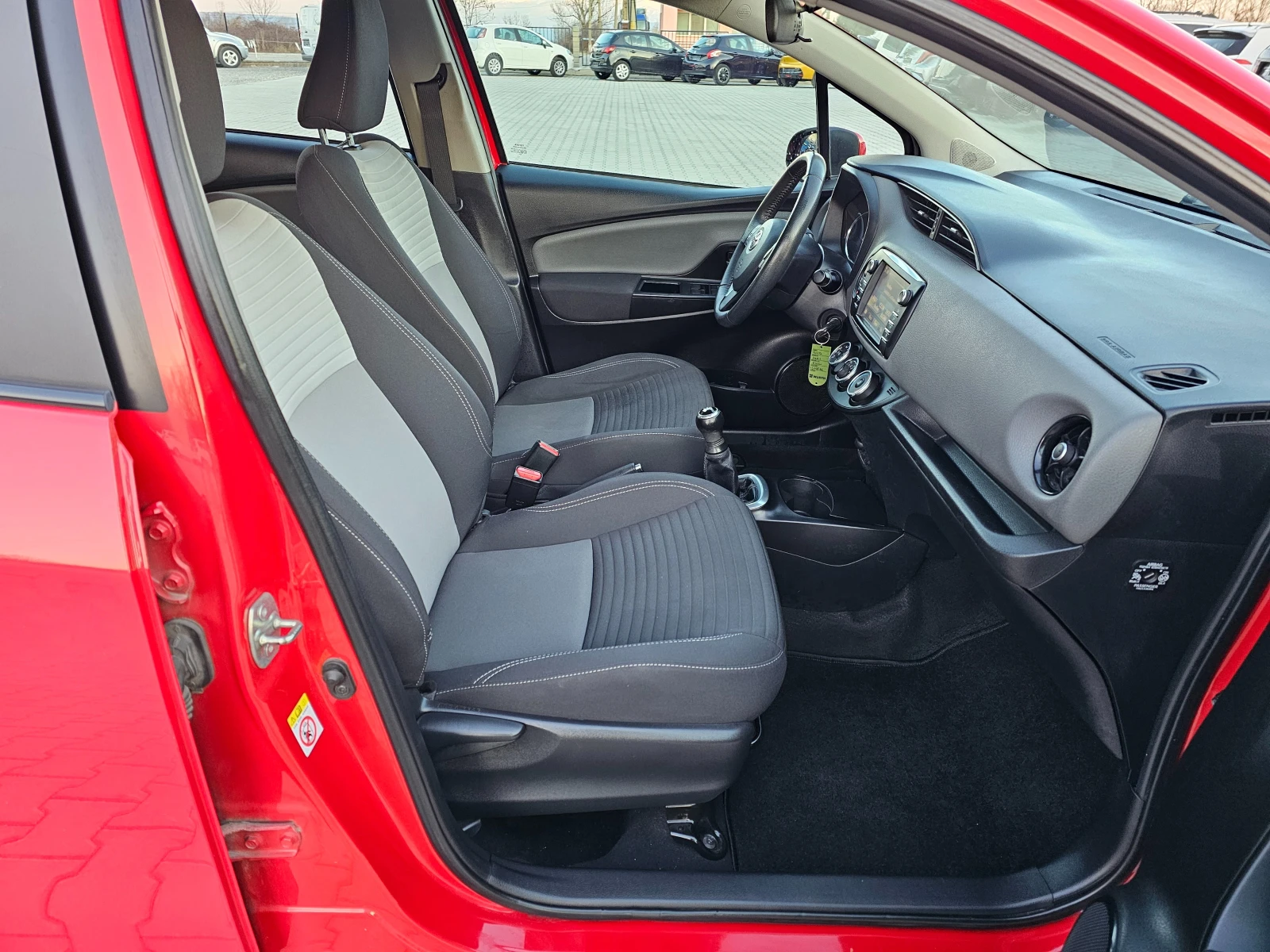 Toyota Yaris 1.0VVTI, Нави, Камера, Евро 6В! | Mobile.bg — изображение 11
