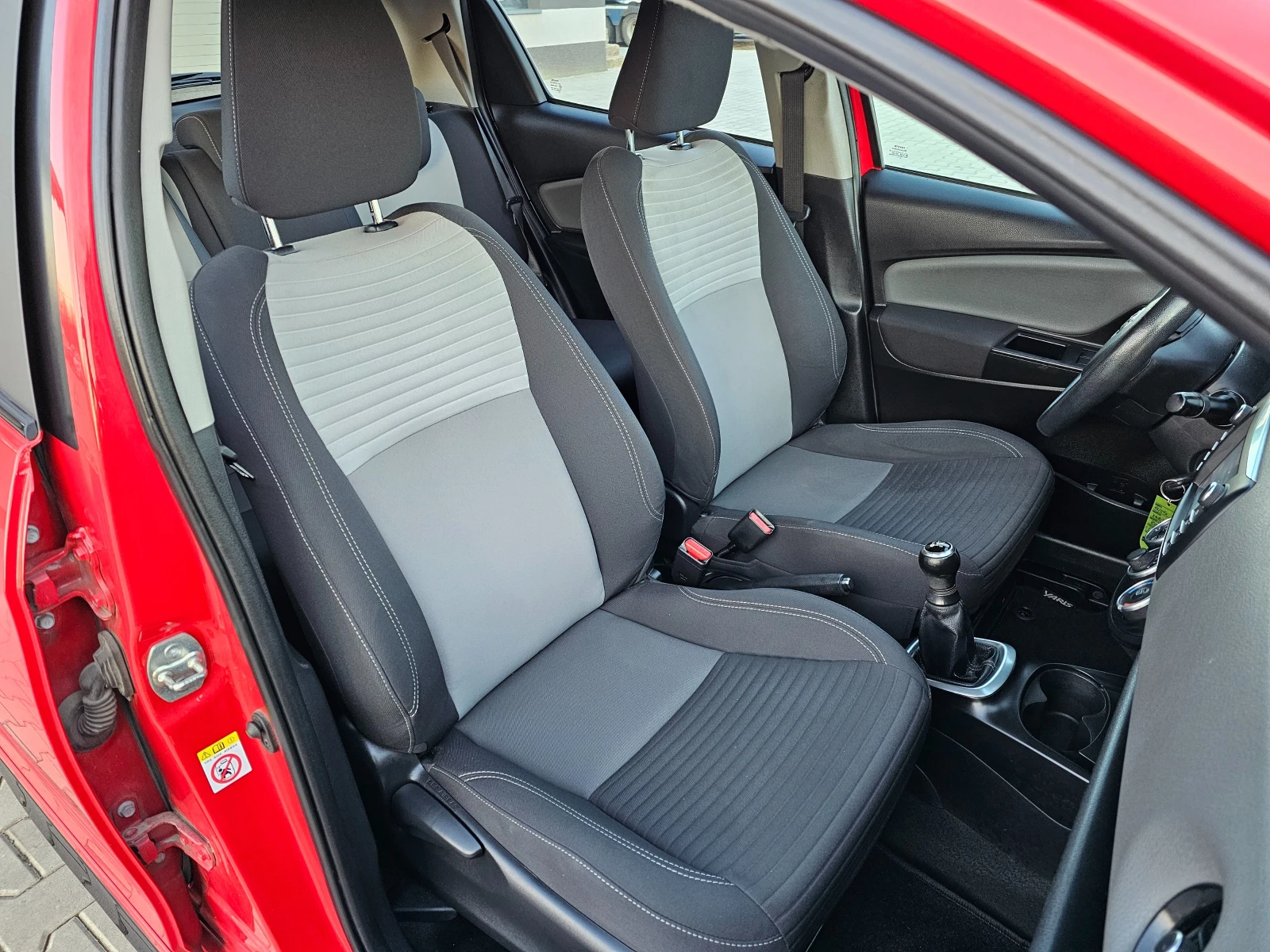 Toyota Yaris 1.0VVTI, Нави, Камера, Евро 6В! | Mobile.bg — изображение 12