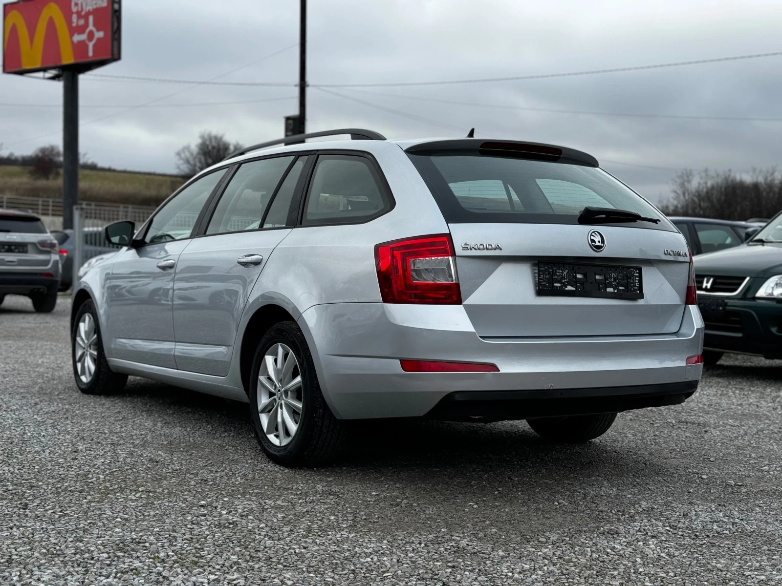 Skoda Octavia 1.6TDI 110kc сервизна история - изображение 8