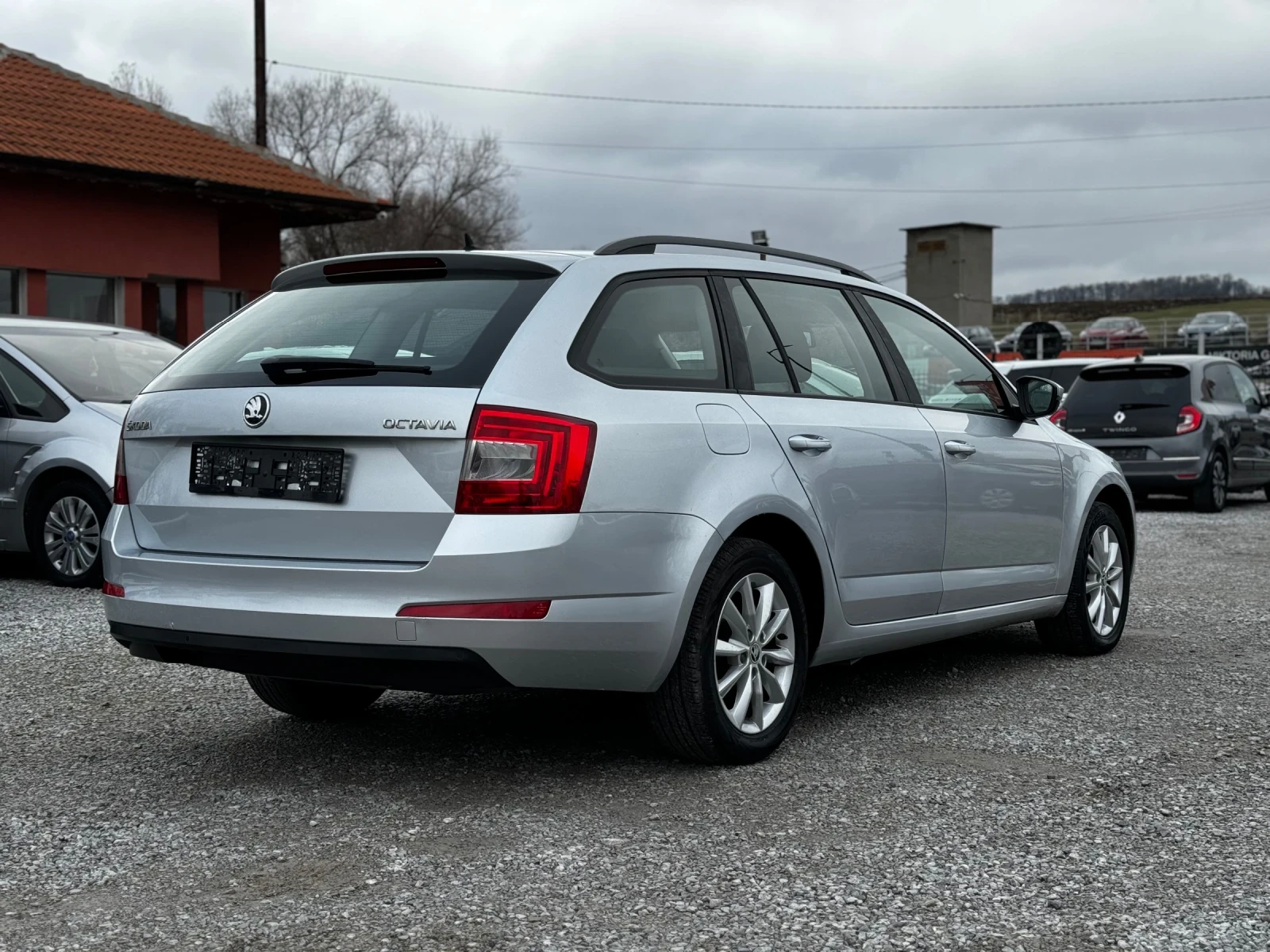 Skoda Octavia 1.6TDI 110kc сервизна история - изображение 5