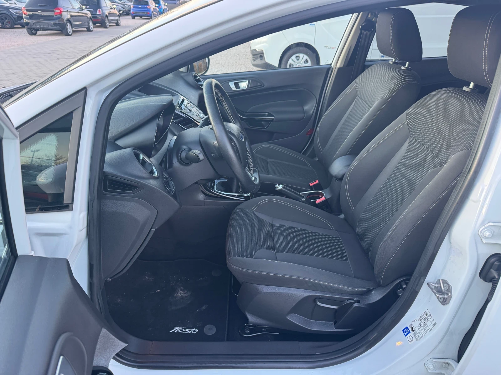 Ford Fiesta 1.5TDCI TITANIUM TOP EURO-6 - изображение 10