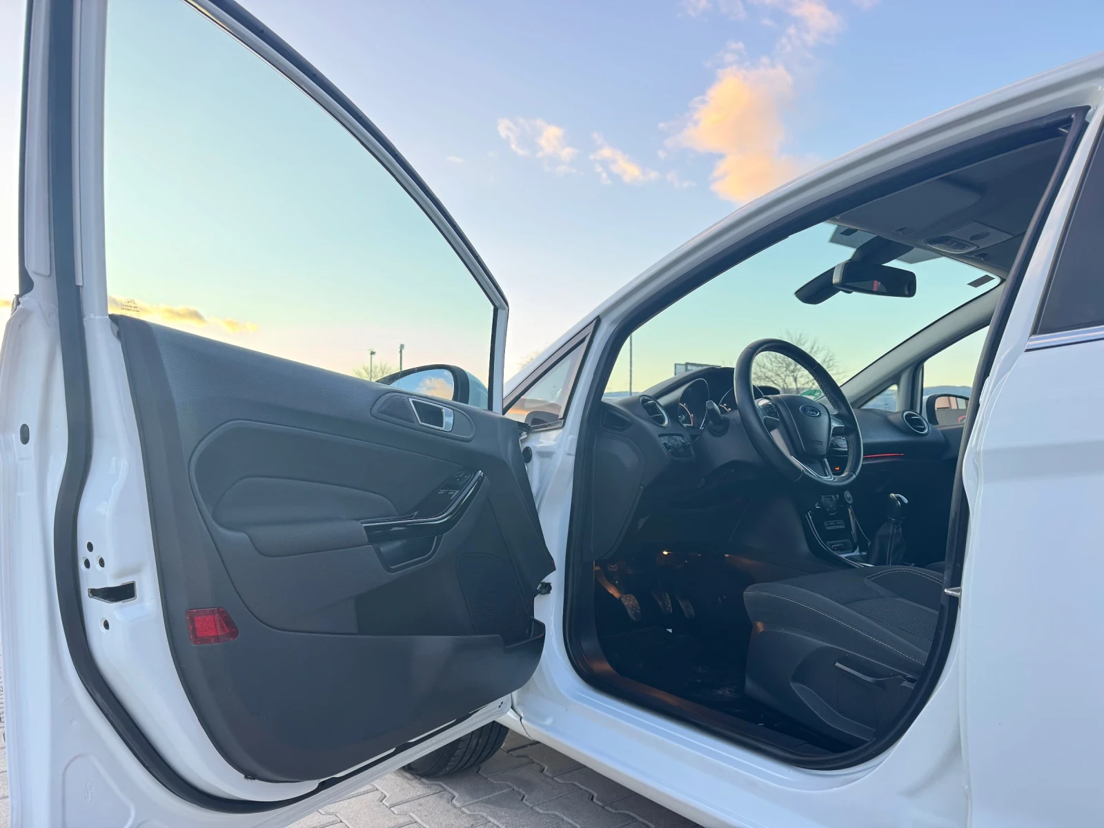 Ford Fiesta 1.5TDCI TITANIUM TOP EURO-6 - изображение 9