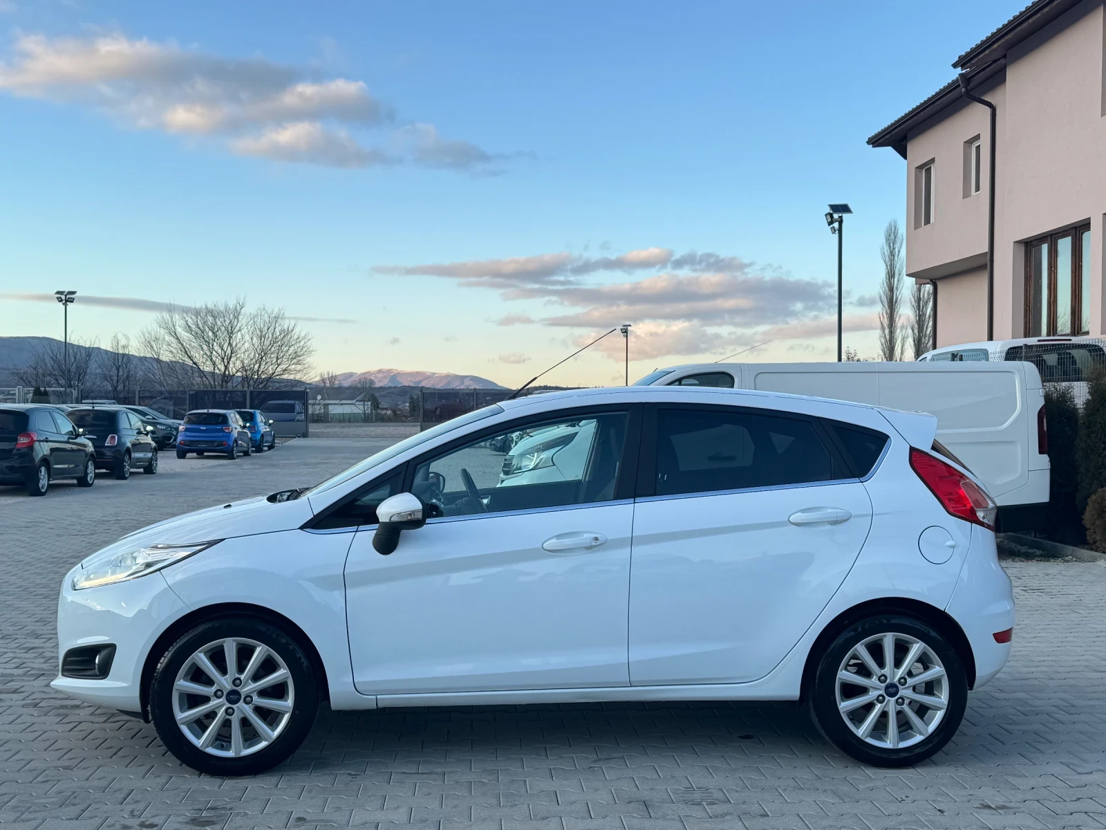 Ford Fiesta 1.5TDCI TITANIUM TOP EURO-6 - изображение 2