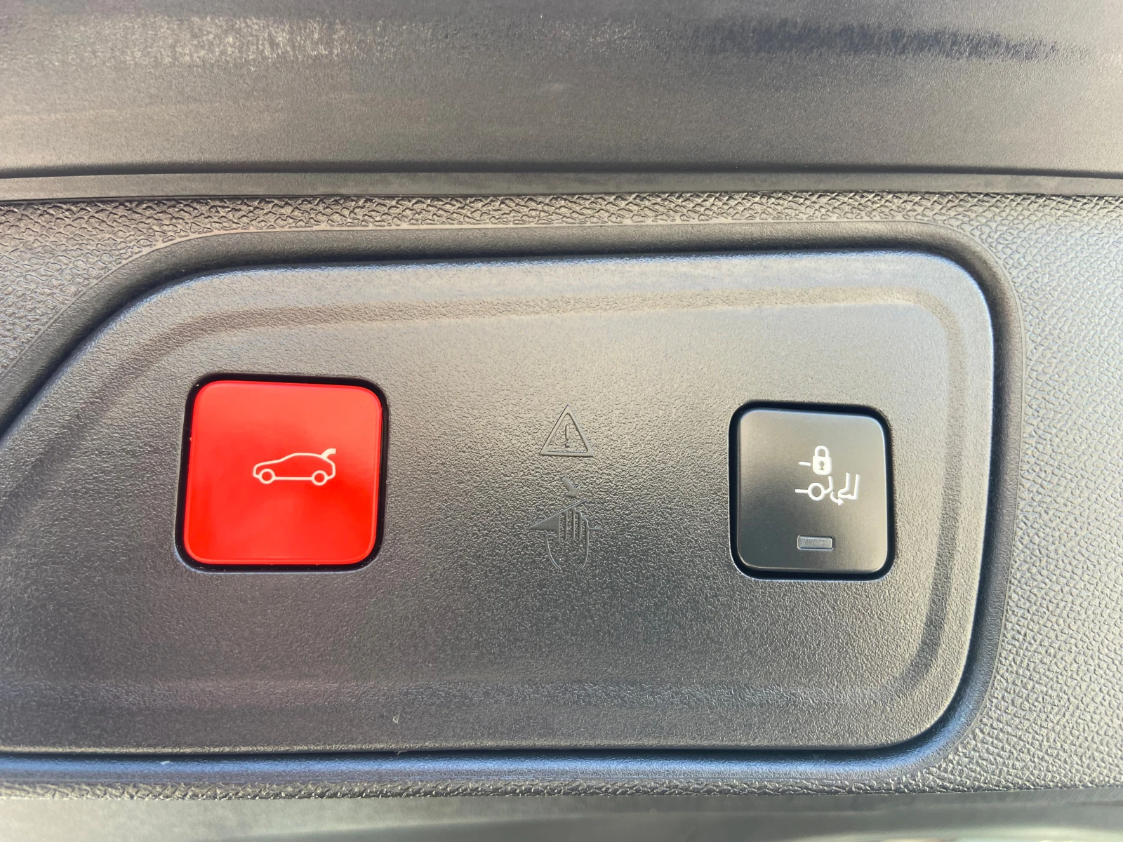 Peugeot 3008 Allure - 1.2i, снимка 15 - Автомобили и джипове - 53797220