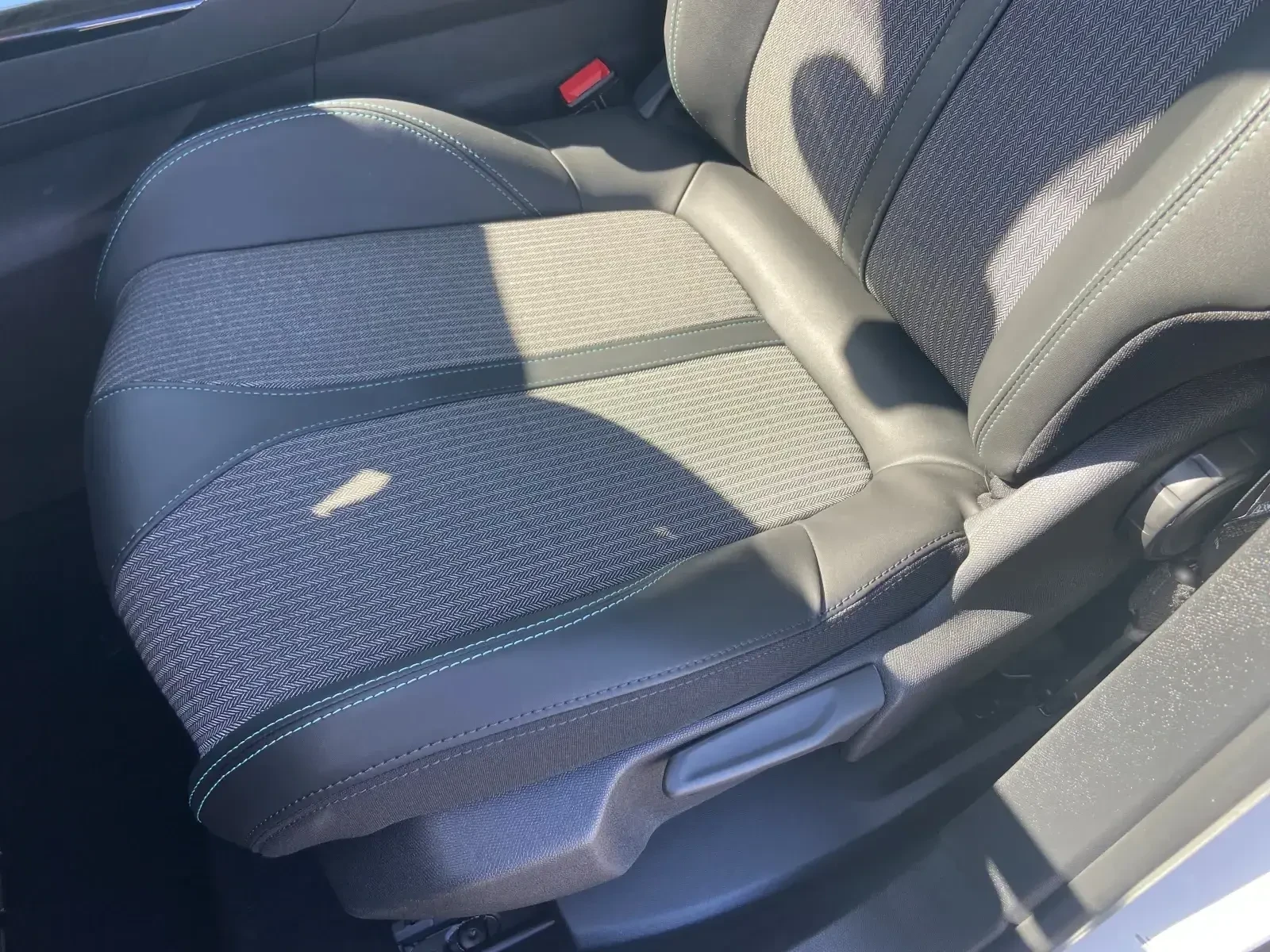 Peugeot 3008 Allure - 1.2i, снимка 5 - Автомобили и джипове - 53797220