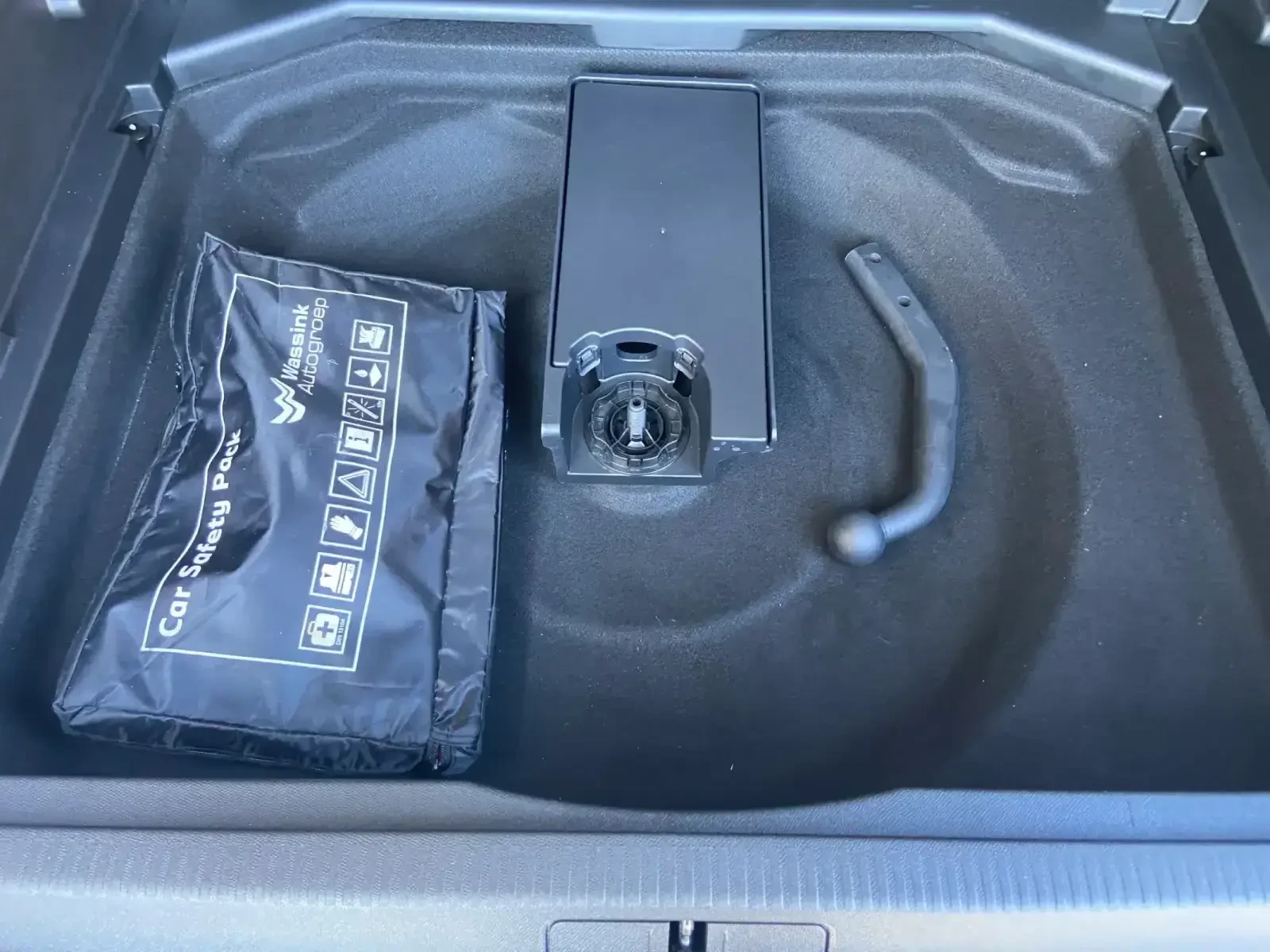 Peugeot 3008 Allure - 1.2i, снимка 14 - Автомобили и джипове - 53797220