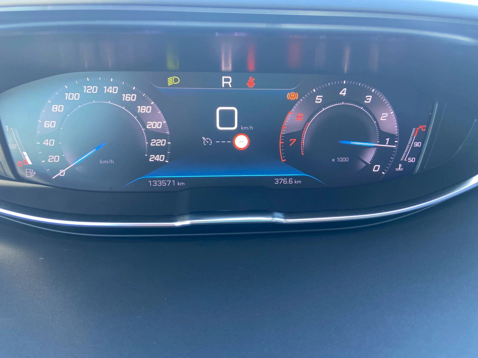 Peugeot 3008 Allure - 1.2i, снимка 8 - Автомобили и джипове - 53797220