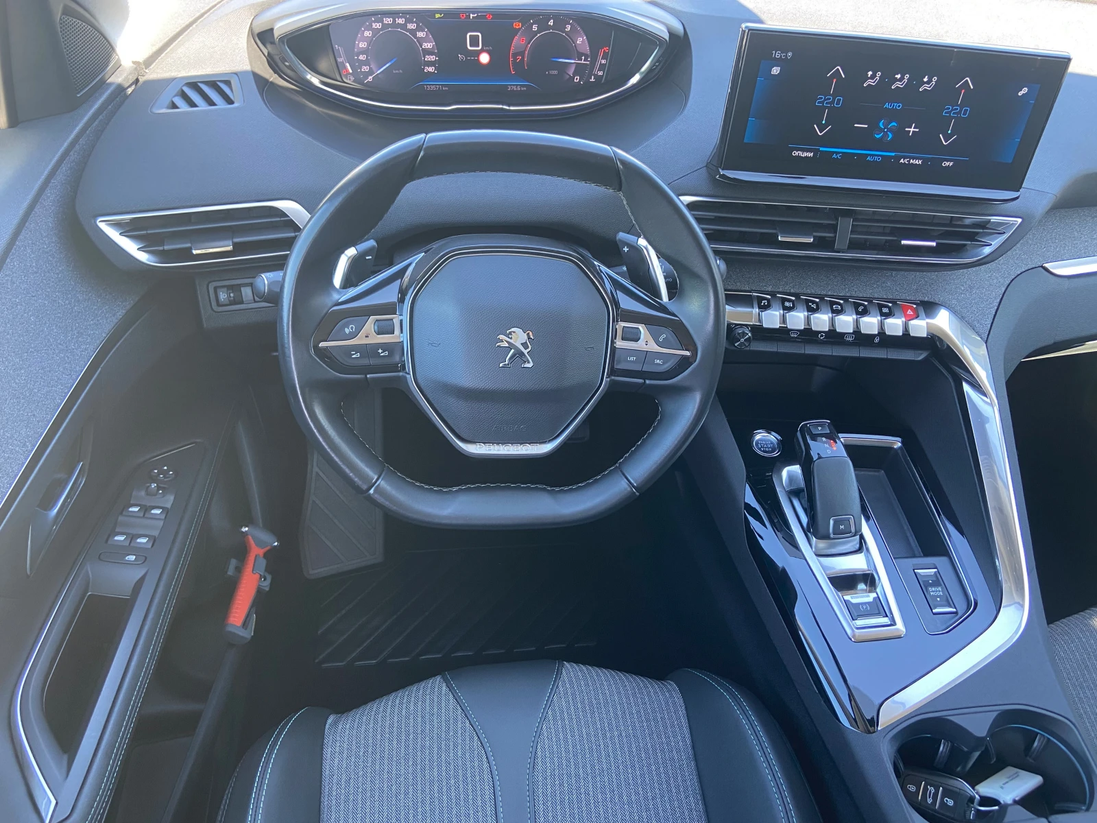 Peugeot 3008 Allure - 1.2i, снимка 11 - Автомобили и джипове - 53797220