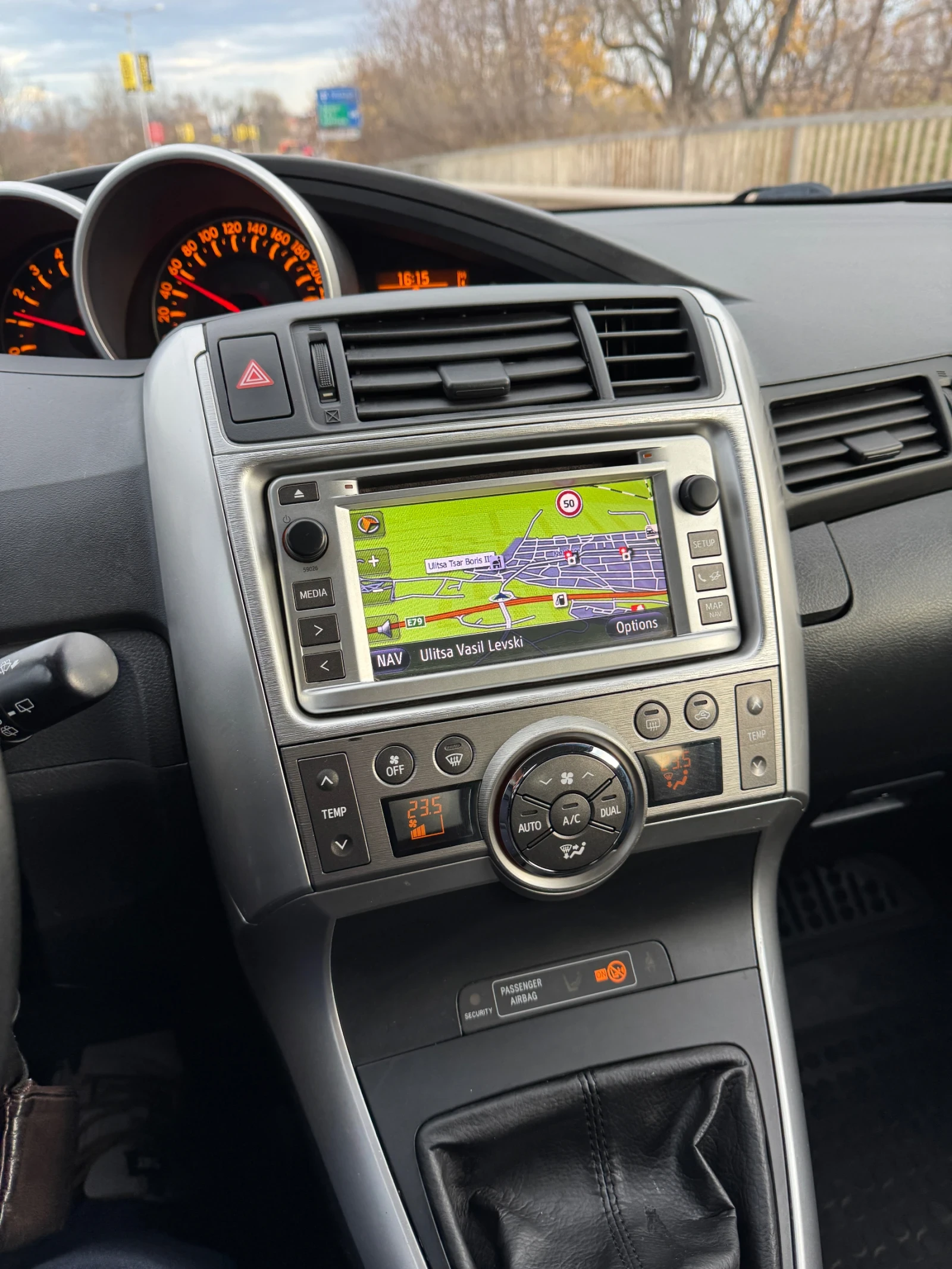 Toyota Verso, снимка 3 - Автомобили и джипове - 54486996