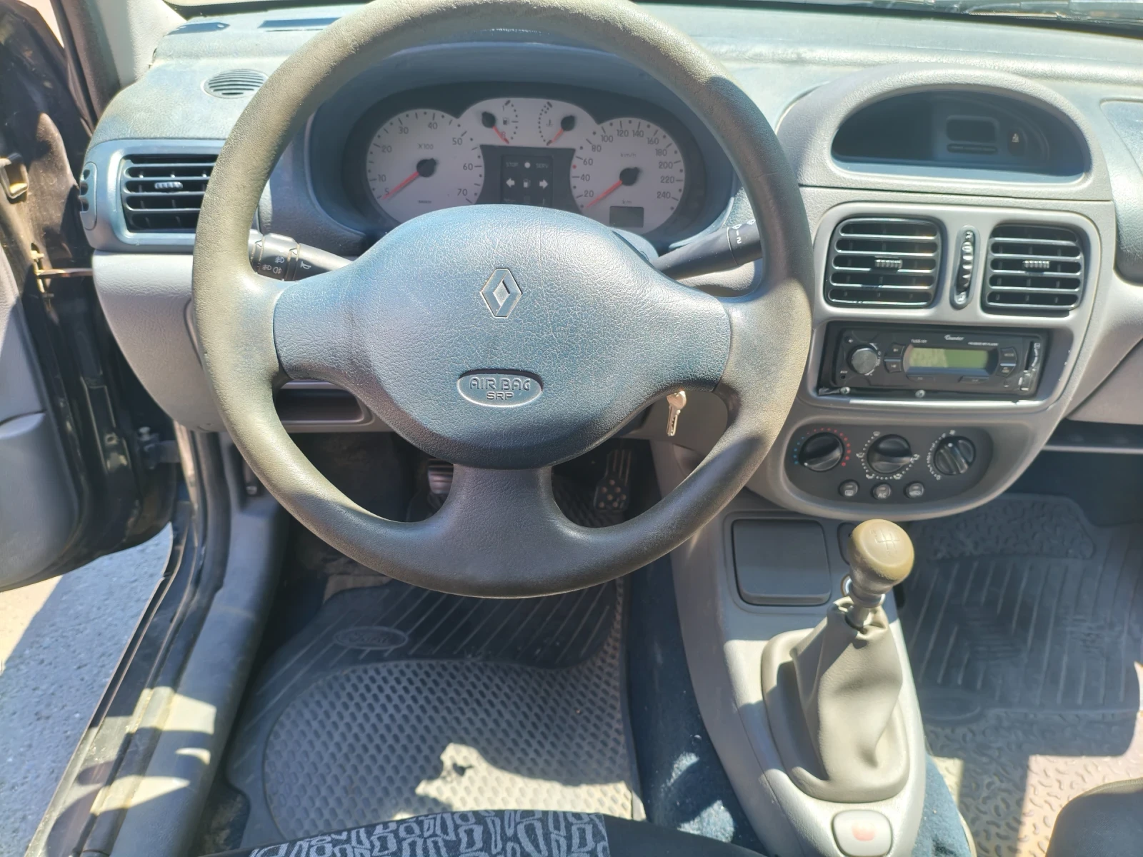 Renault Clio, снимка 11 - Автомобили и джипове - 55102972