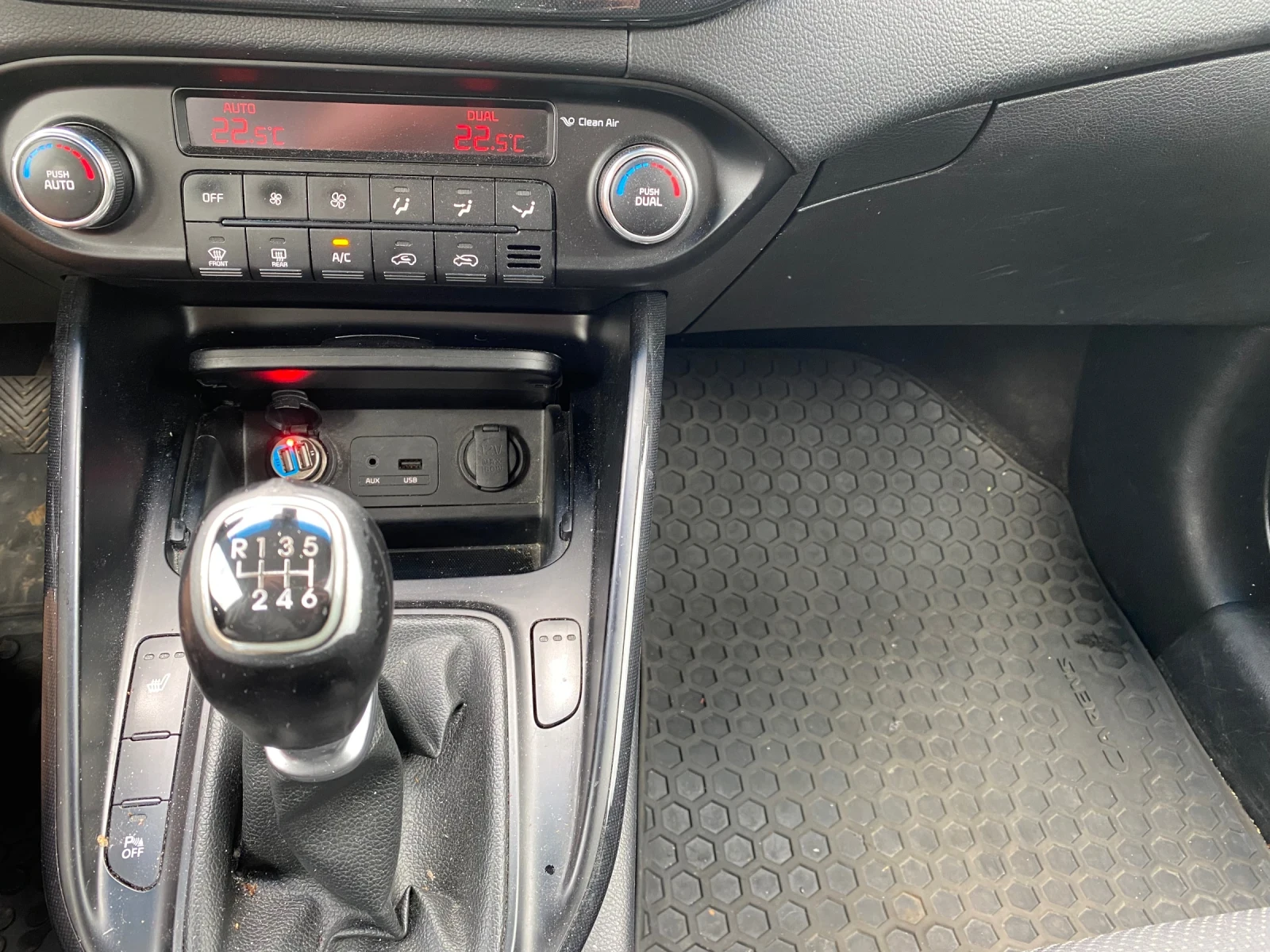 Kia Carens CRDi, снимка 11 - Автомобили и джипове - 55147940