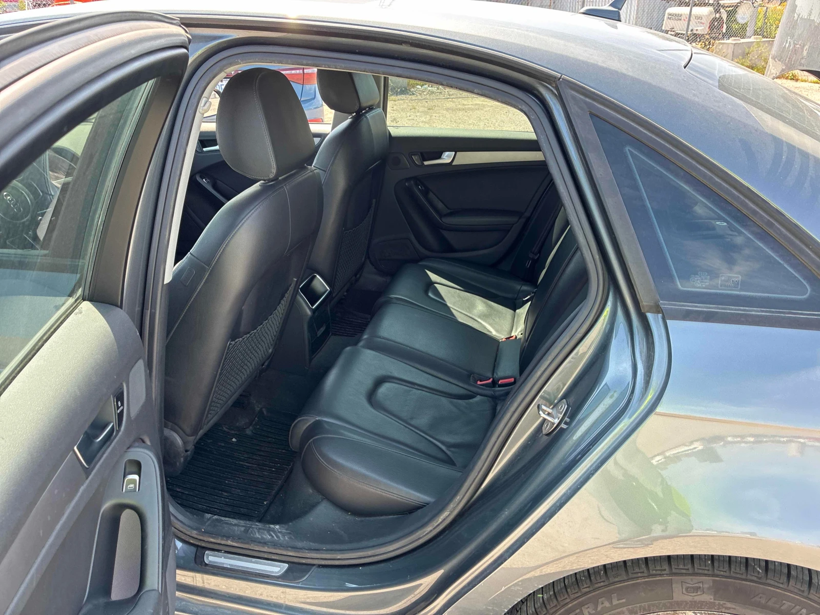 Audi A4 * 4dr Sdn Auto quattro * CARFAX * ЦЕНА ДО БГ, снимка 14 - Автомобили и джипове - 55891160
