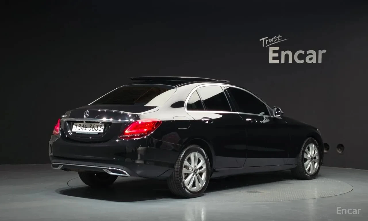 Mercedes-Benz C 200 Avantgarde| BURMESTER| PANO| ПАМЕТ| , снимка 2 - Автомобили и джипове - 56116316