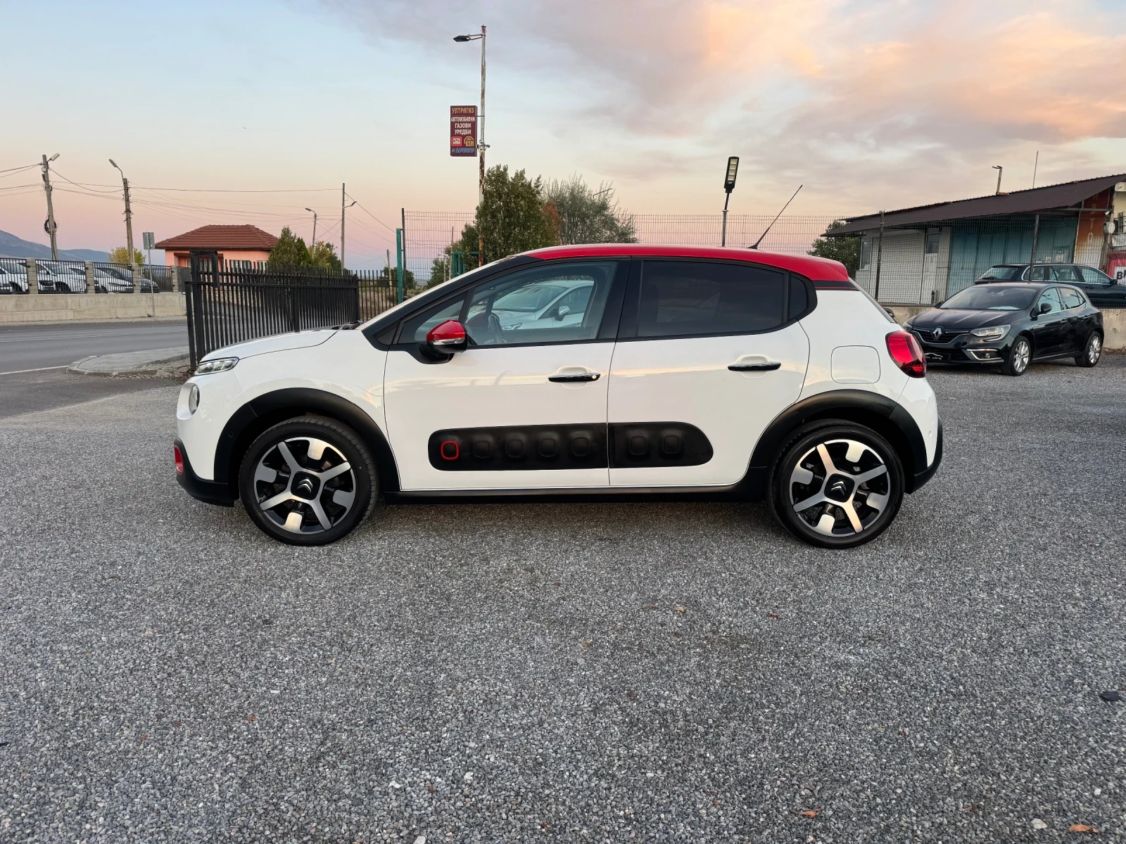 Citroen C3 1.2 Pure Tech NAVI!! Camera !! Keyless!! FULL!! , снимка 3 - Автомобили и джипове - 56415817
