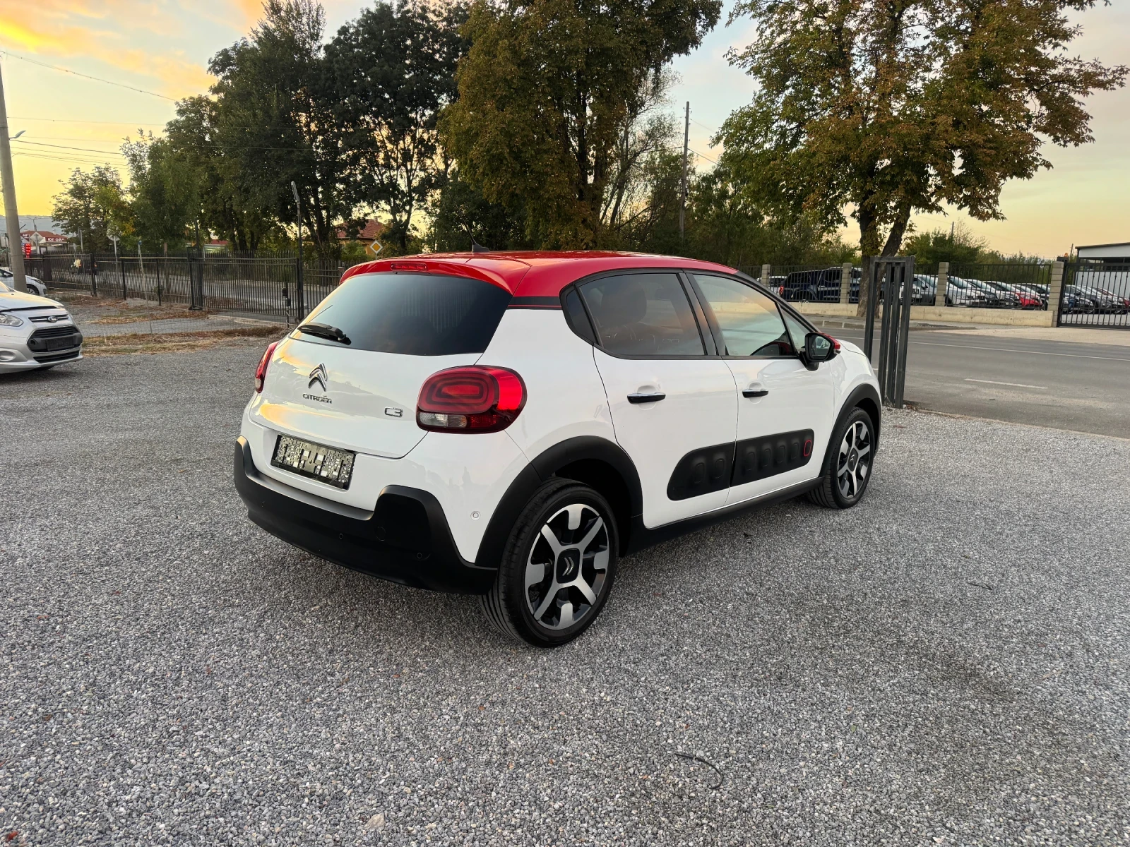 Citroen C3 1.2 Pure Tech NAVI!! Camera !! Keyless!! FULL!! , снимка 7 - Автомобили и джипове - 56415817
