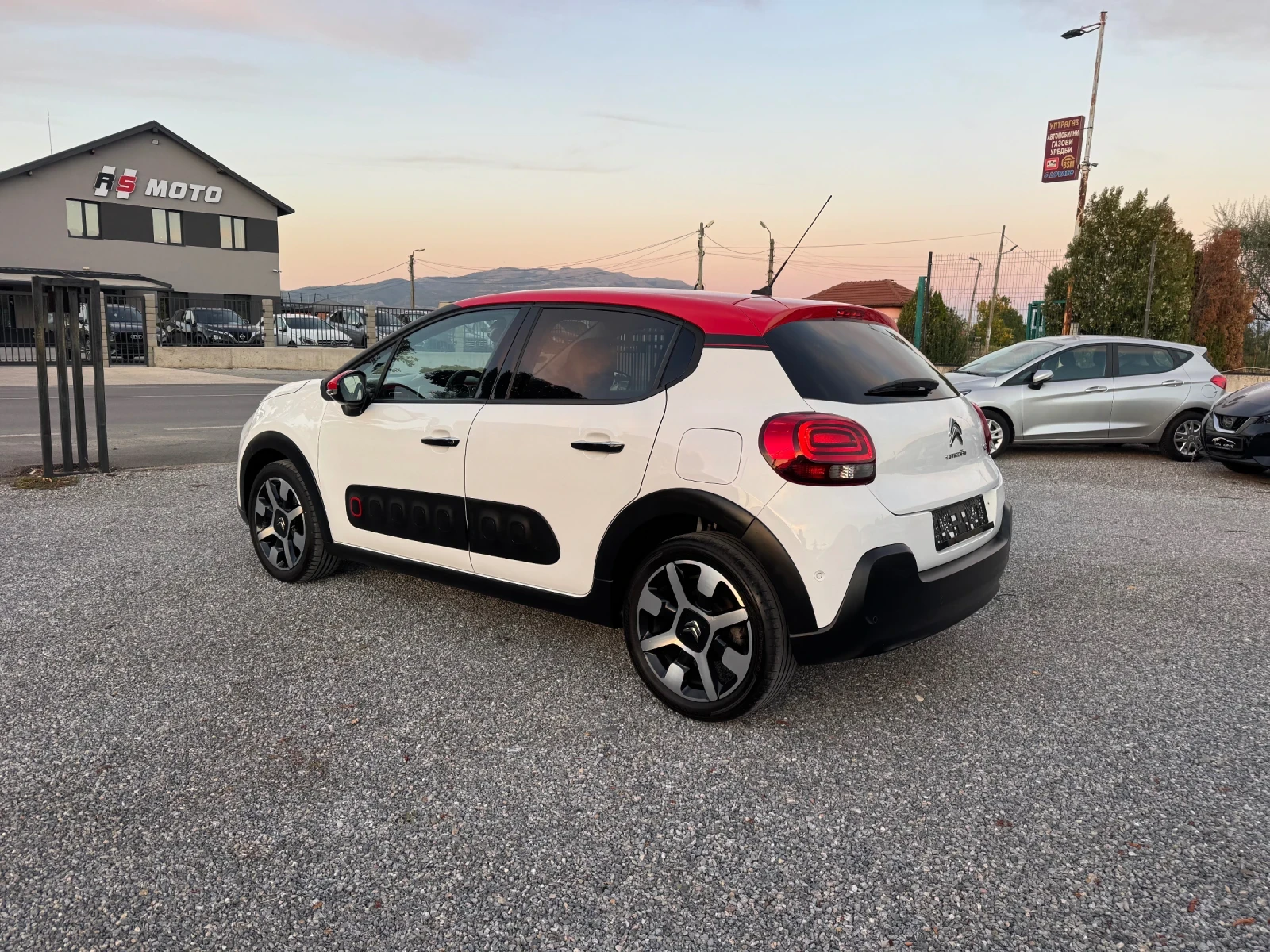 Citroen C3 1.2 Pure Tech NAVI!! Camera !! Keyless!! FULL!! , снимка 4 - Автомобили и джипове - 56415817