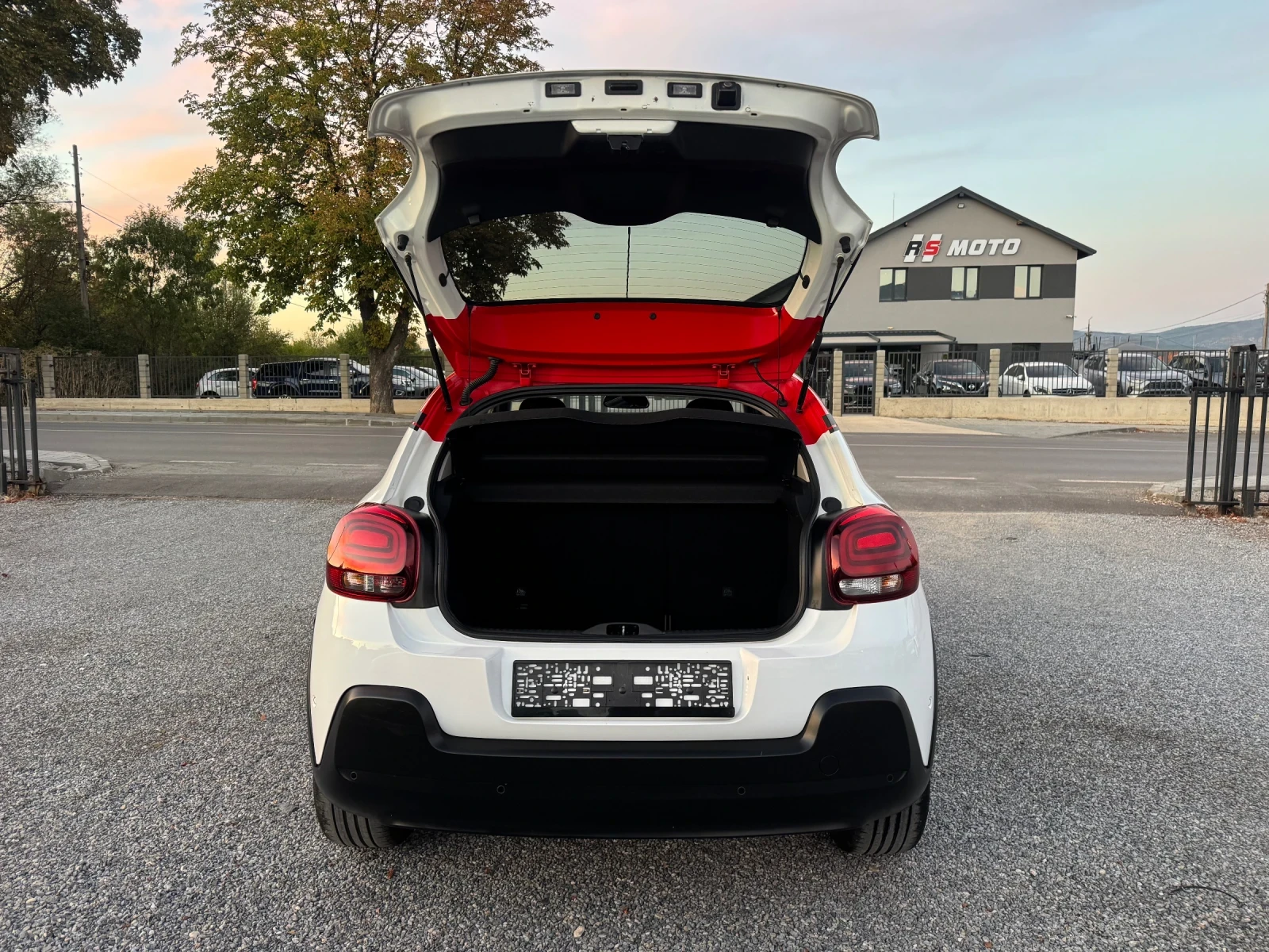 Citroen C3 1.2 Pure Tech NAVI!! Camera !! Keyless!! FULL!! , снимка 16 - Автомобили и джипове - 56415817