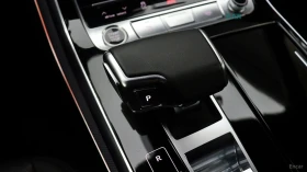 Audi Q8 45 TDI QUATTRO PREMIUM* HUD* КОЖА* ОБДУХВ* ПАНО* Н, снимка 10
