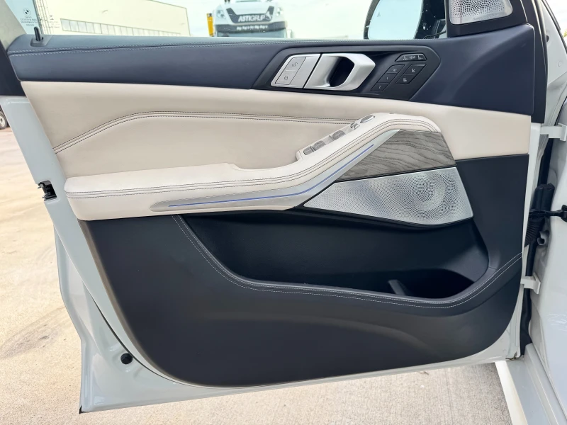 BMW X7 M50i / INDIVIDUAL / Bowers & Wilkins / Panorama / , снимка 15 - Автомобили и джипове - 52145934