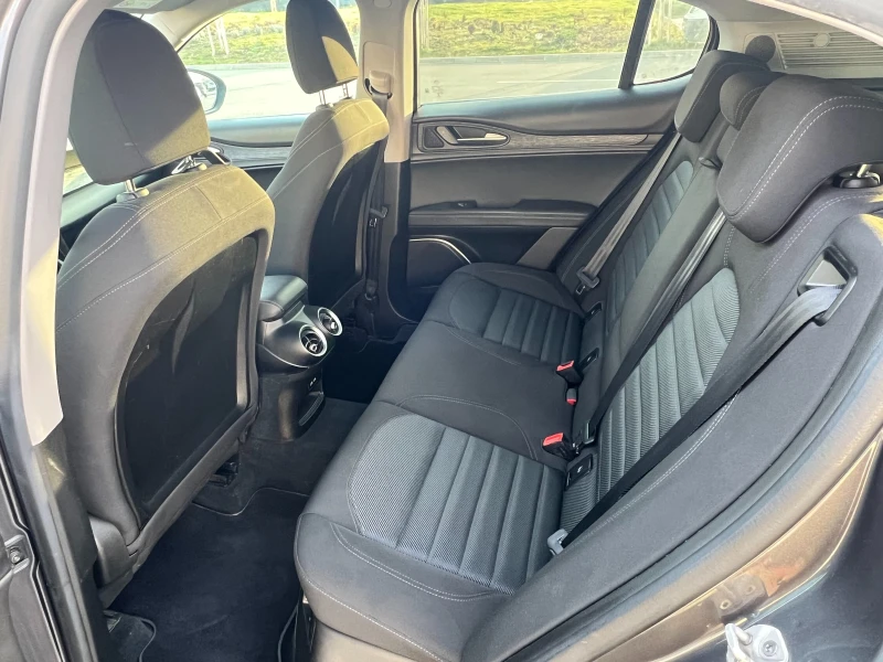 Alfa Romeo Stelvio 2.2 4x4 Facelift, снимка 14 - Автомобили и джипове - 52920539