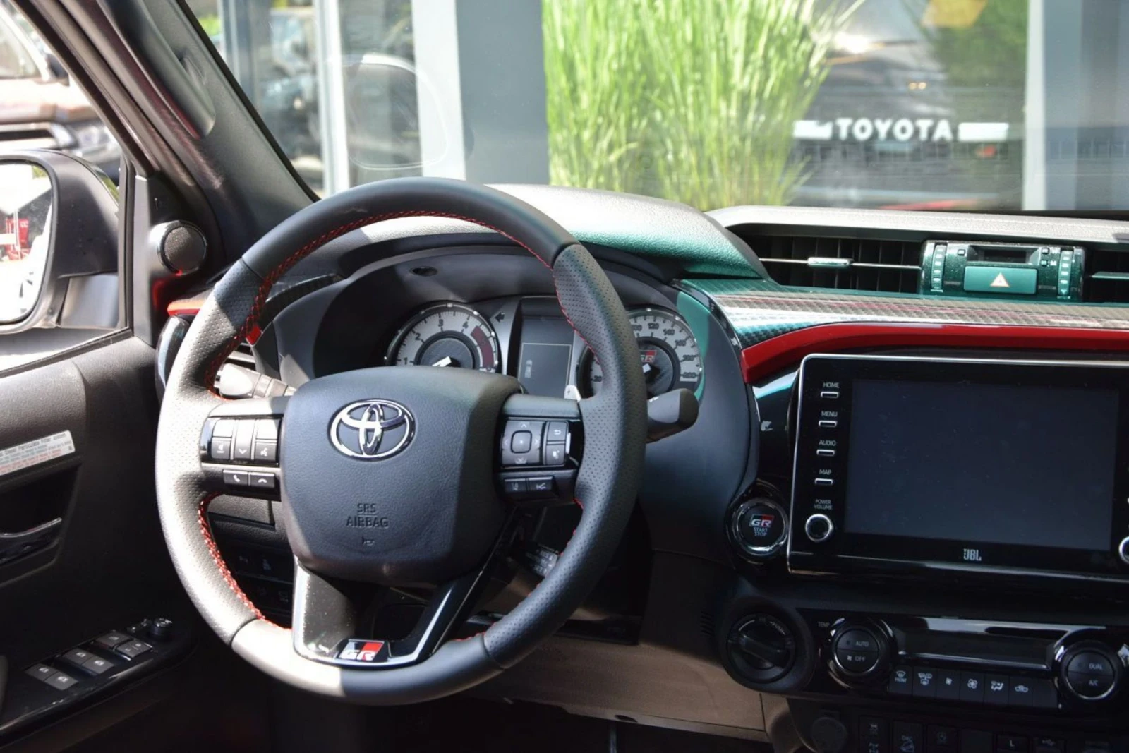 Toyota Hilux GR Sport - изображение 10