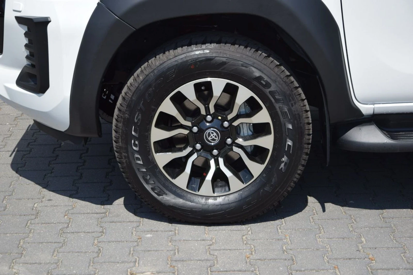 Toyota Hilux GR Sport - изображение 7