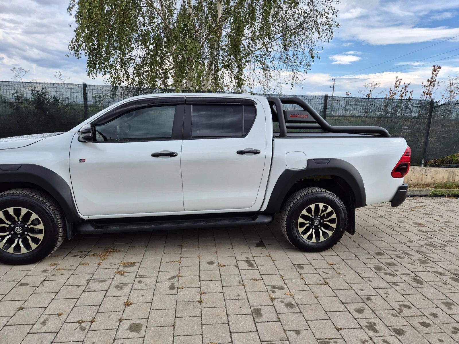 Toyota Hilux GR Sport - изображение 2