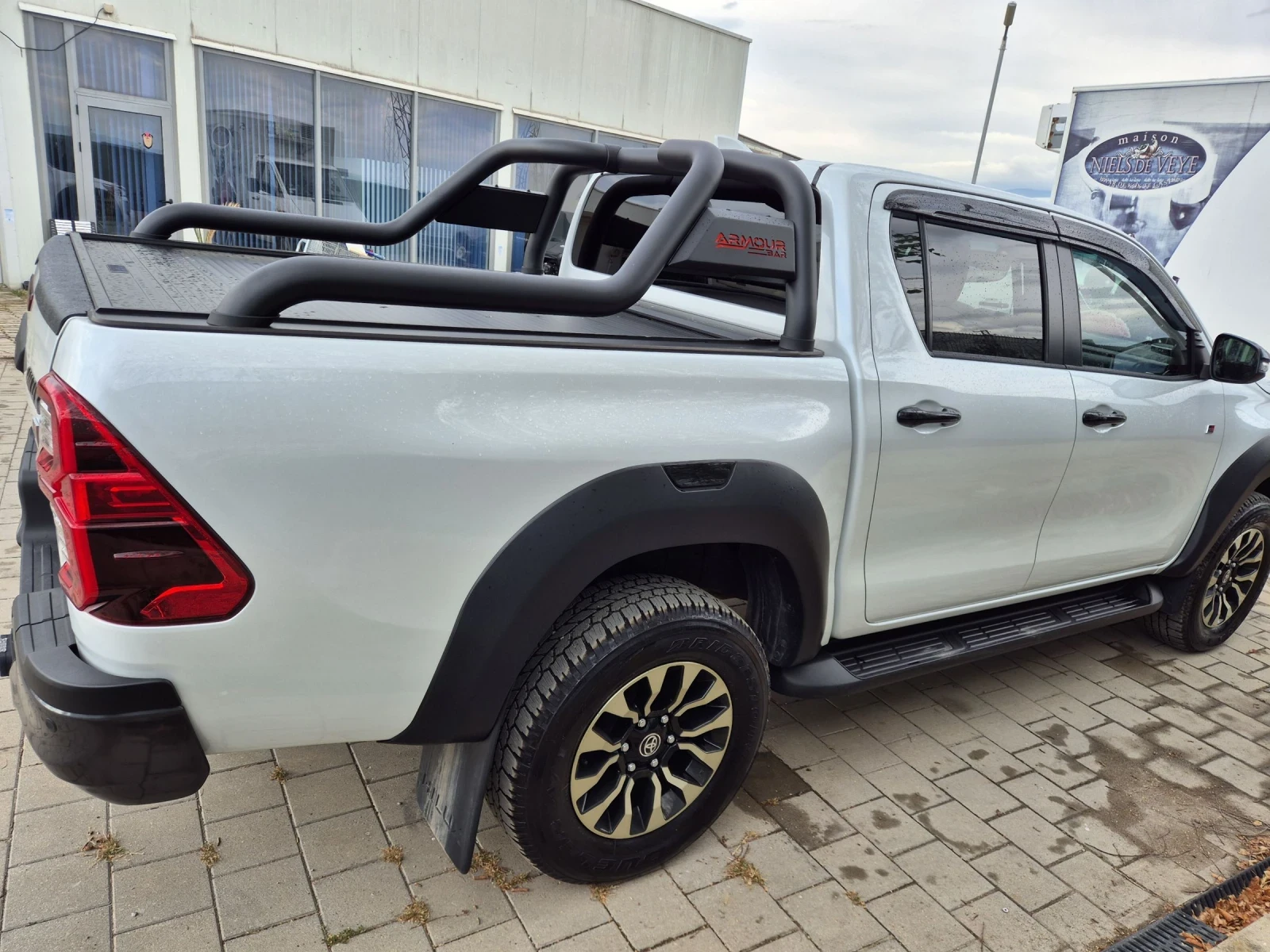Toyota Hilux GR Sport - изображение 4